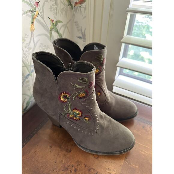 MIA WOMEN'S Brown MELROSE WITH EMBROIDERY ZIP UP BOOTIES Sz 7 M EUC Boho Western - Picture 1 of 8